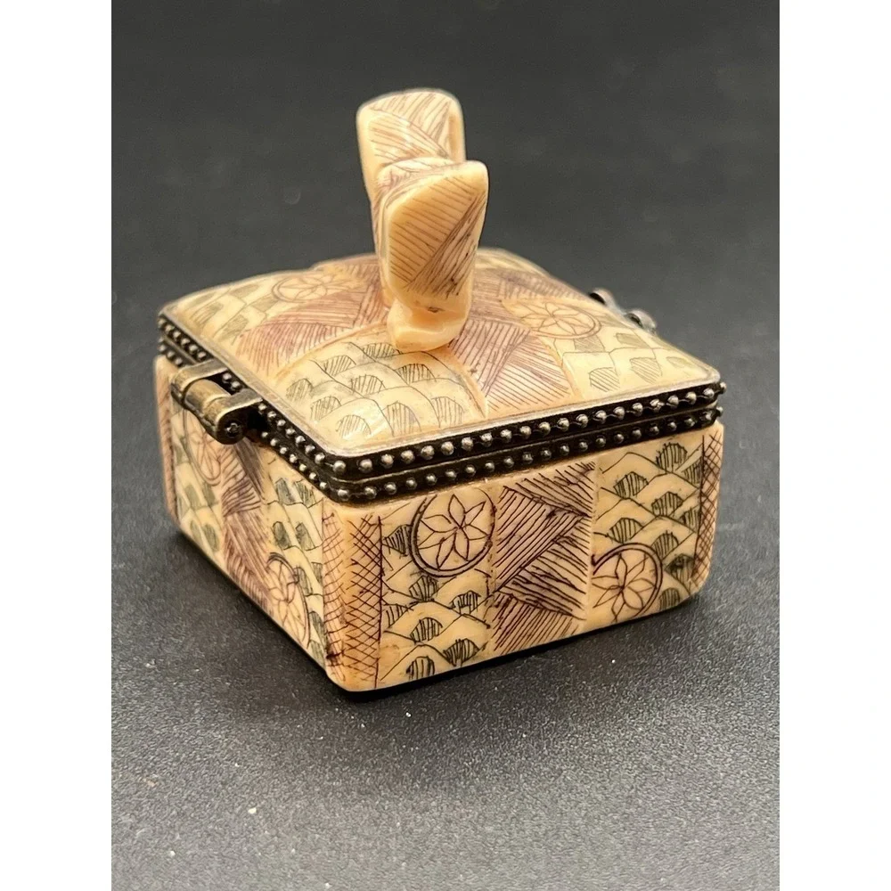 Vintage Handmade Trinket Box‎
